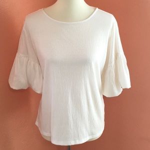 NWOT Cable & Gage Bell Sleeve Blouse